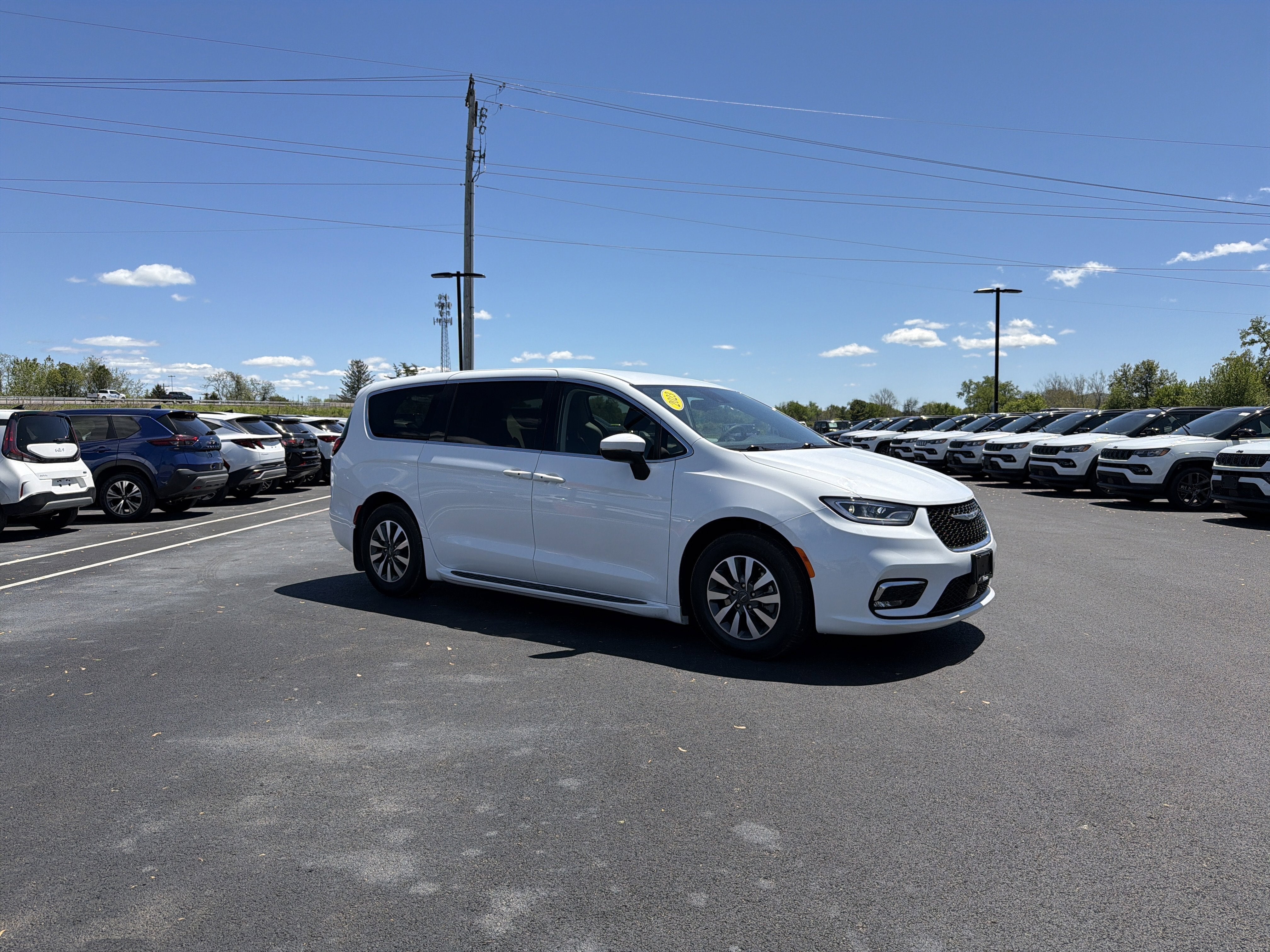 2023 Chrysler Pacifica Plug-In Hybrid Touring L
