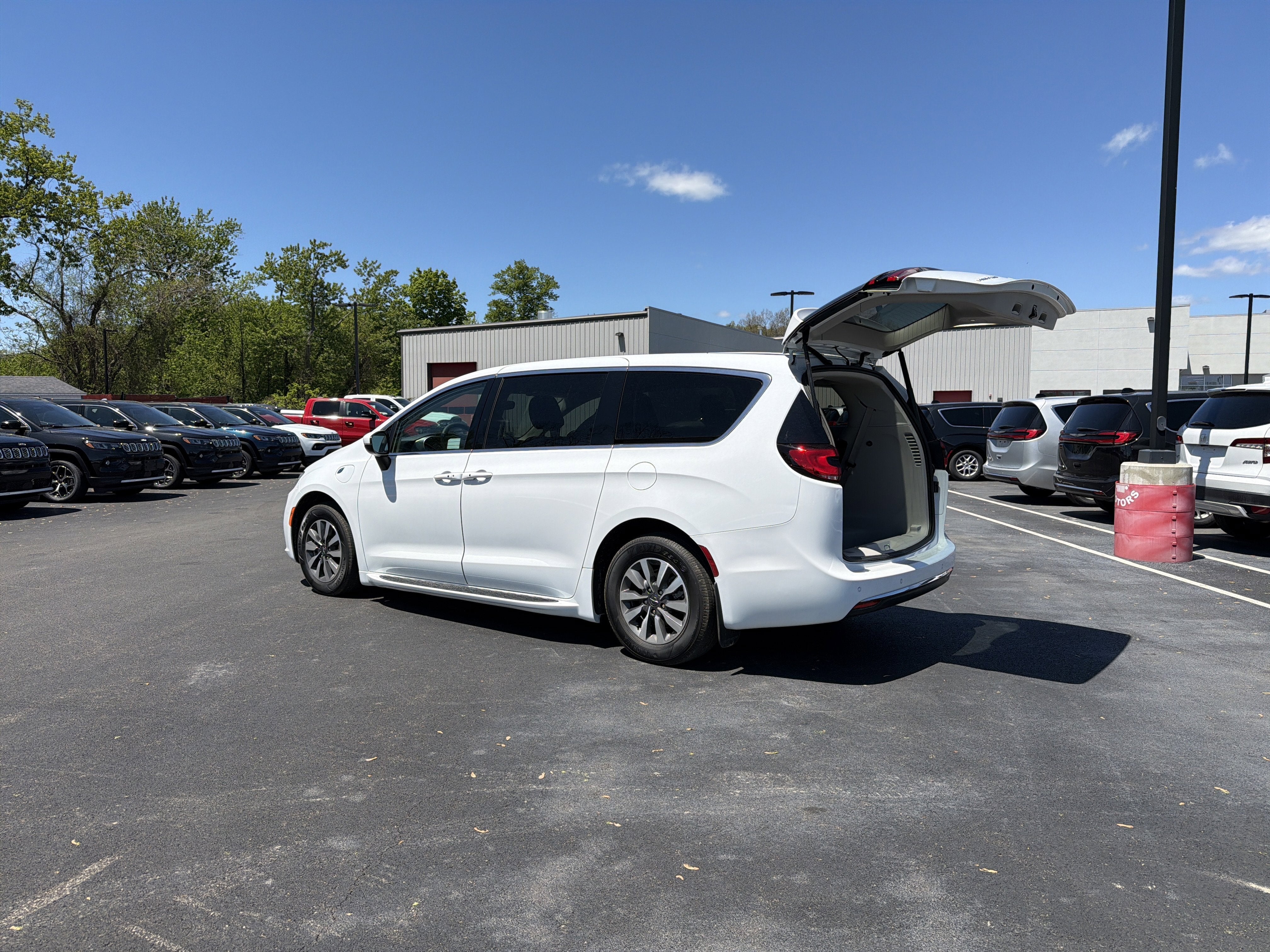 2023 Chrysler Pacifica Plug-In Hybrid Touring L