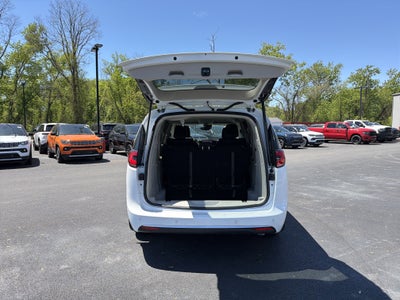 2023 Chrysler Pacifica Plug-In Hybrid Touring L