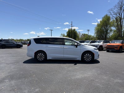 2023 Chrysler Pacifica Plug-In Hybrid Touring L