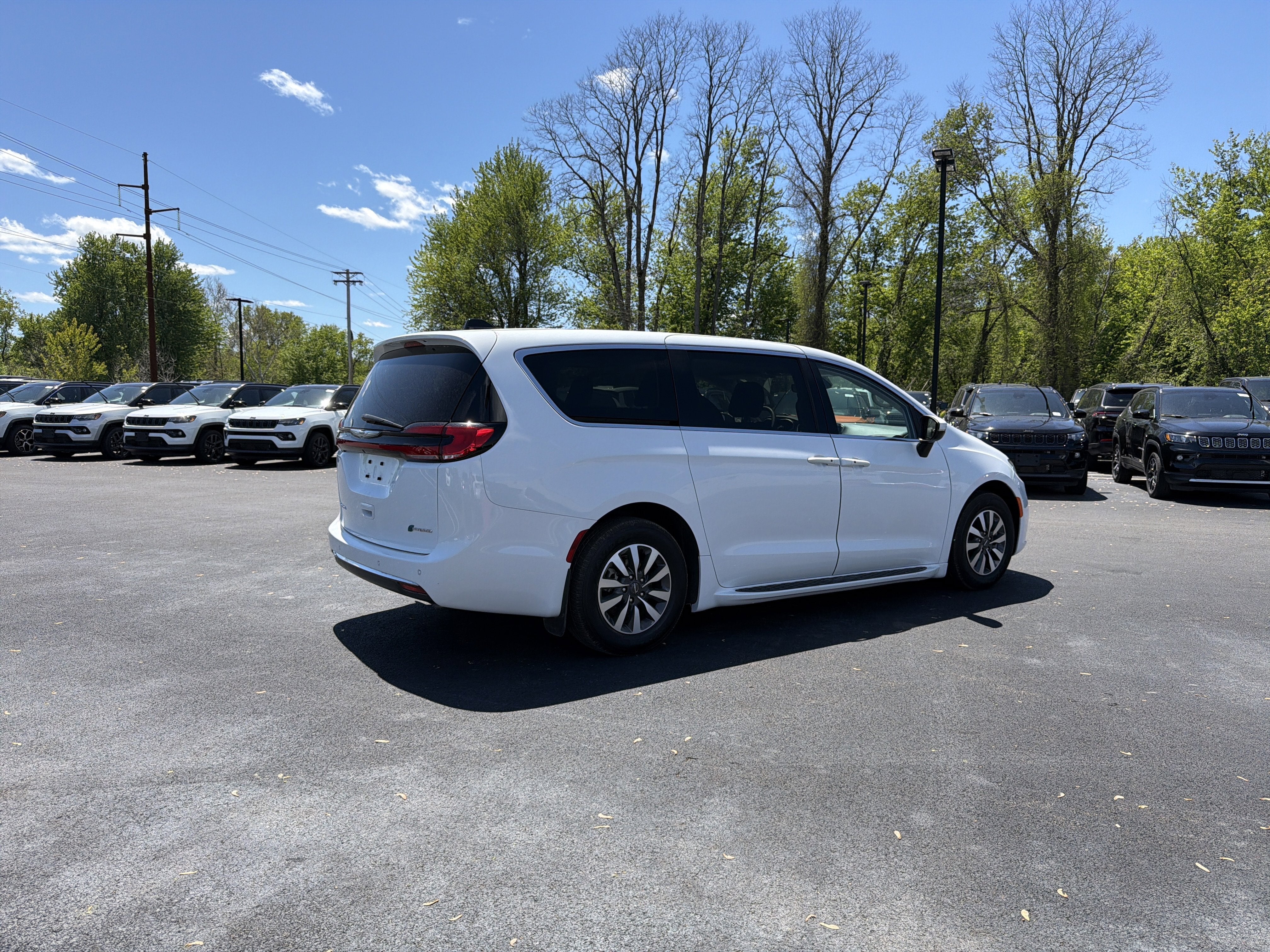 2023 Chrysler Pacifica Plug-In Hybrid Touring L