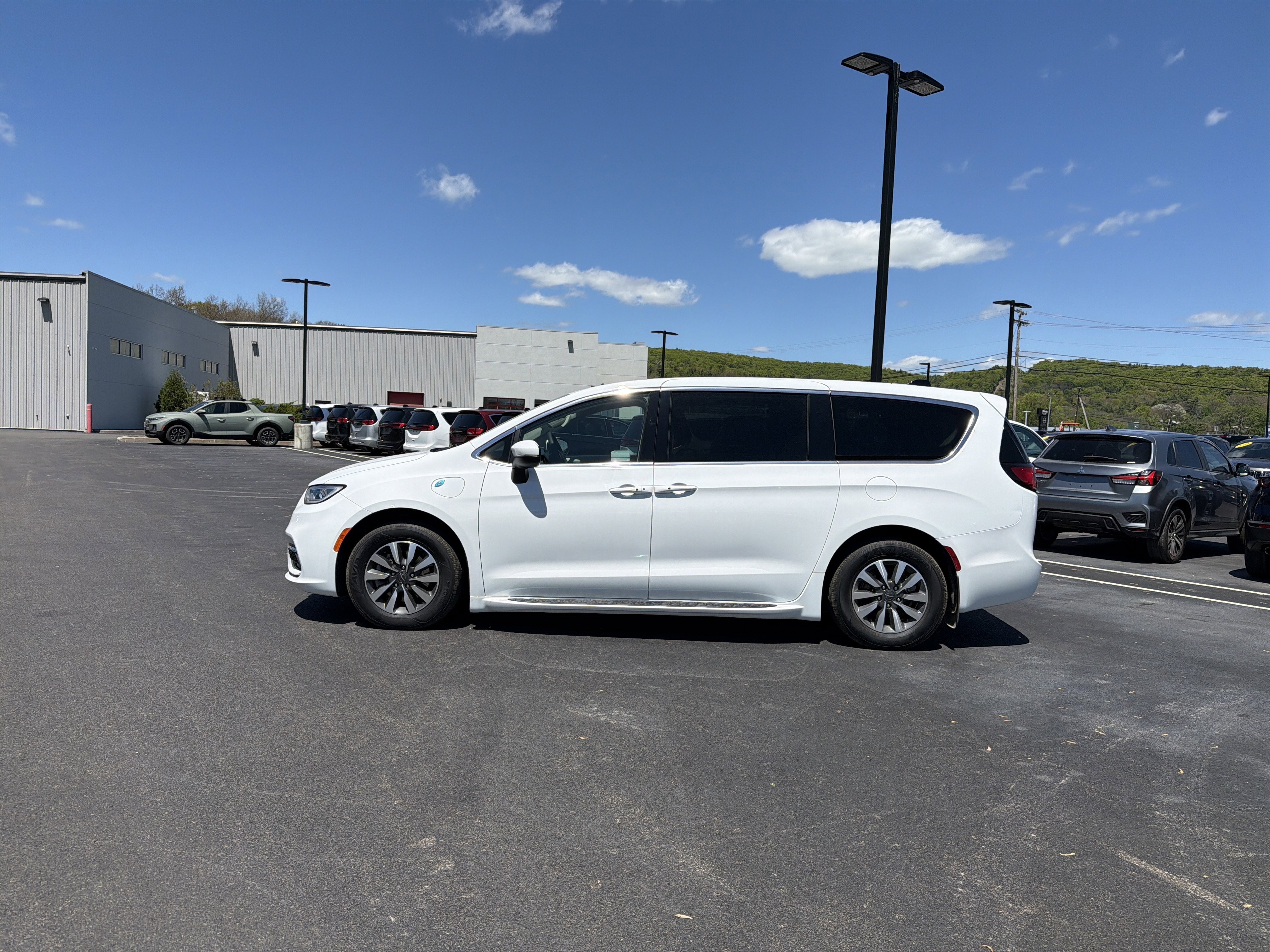 2023 Chrysler Pacifica Plug-In Hybrid Touring L