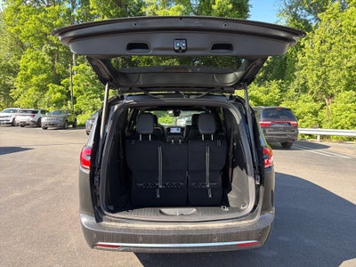 2027 Chrysler Pacifica Select