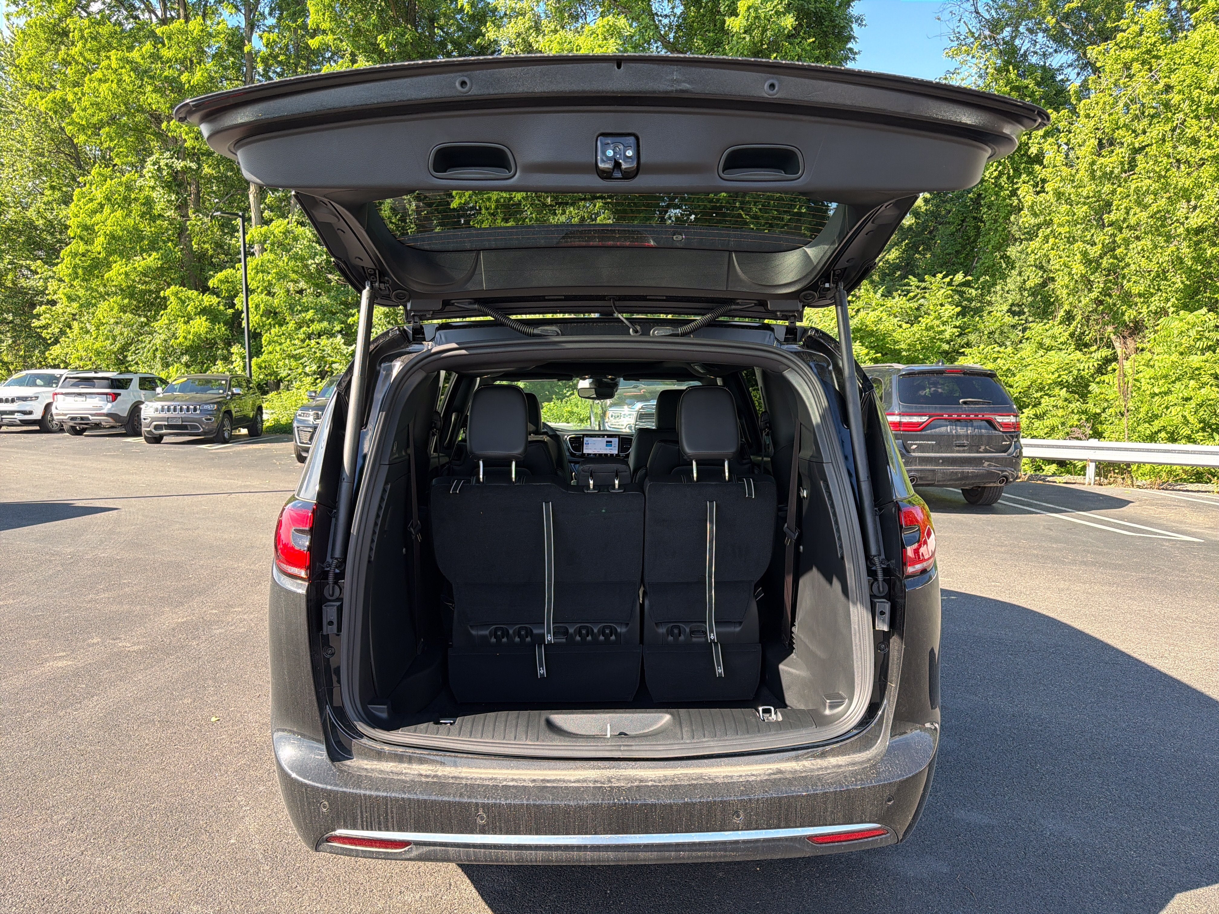 2027 Chrysler Pacifica Select