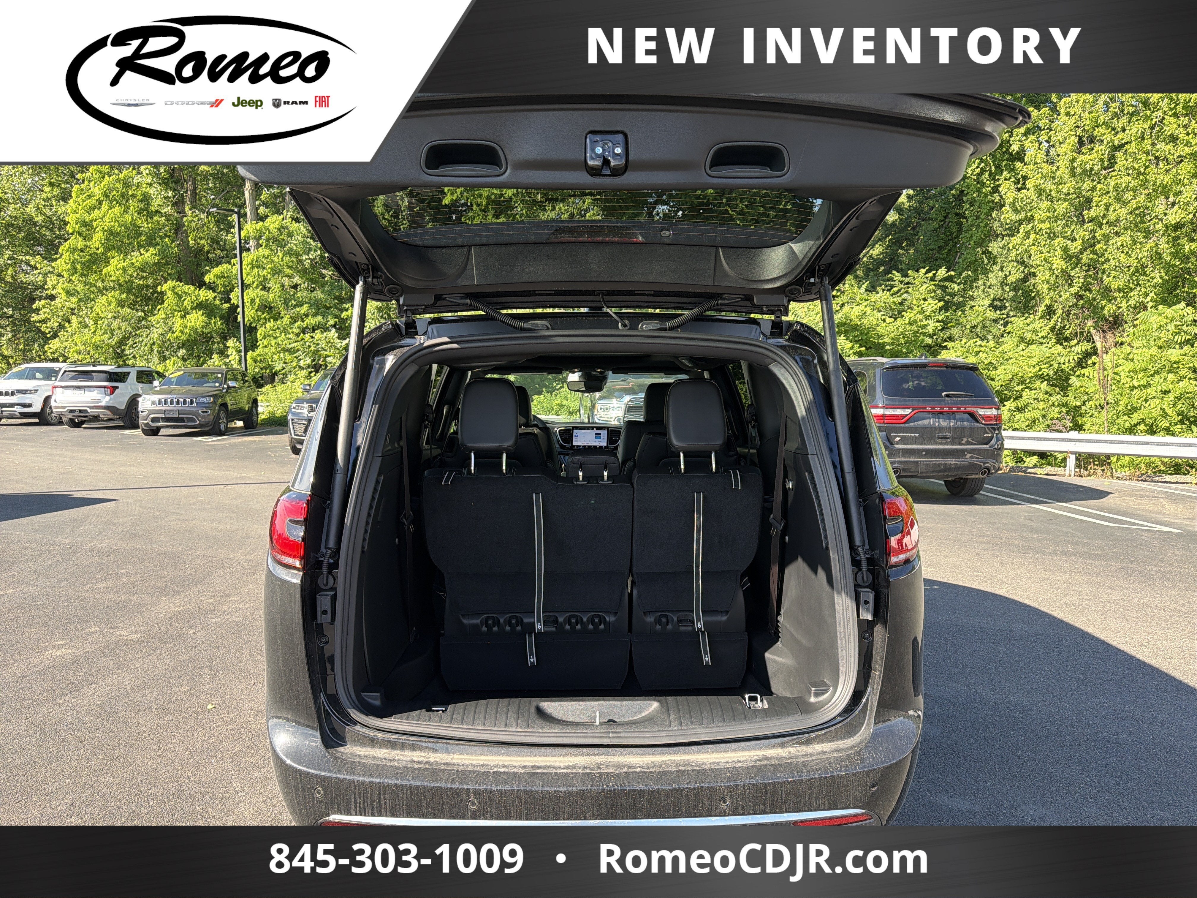 2027 Chrysler Pacifica Select