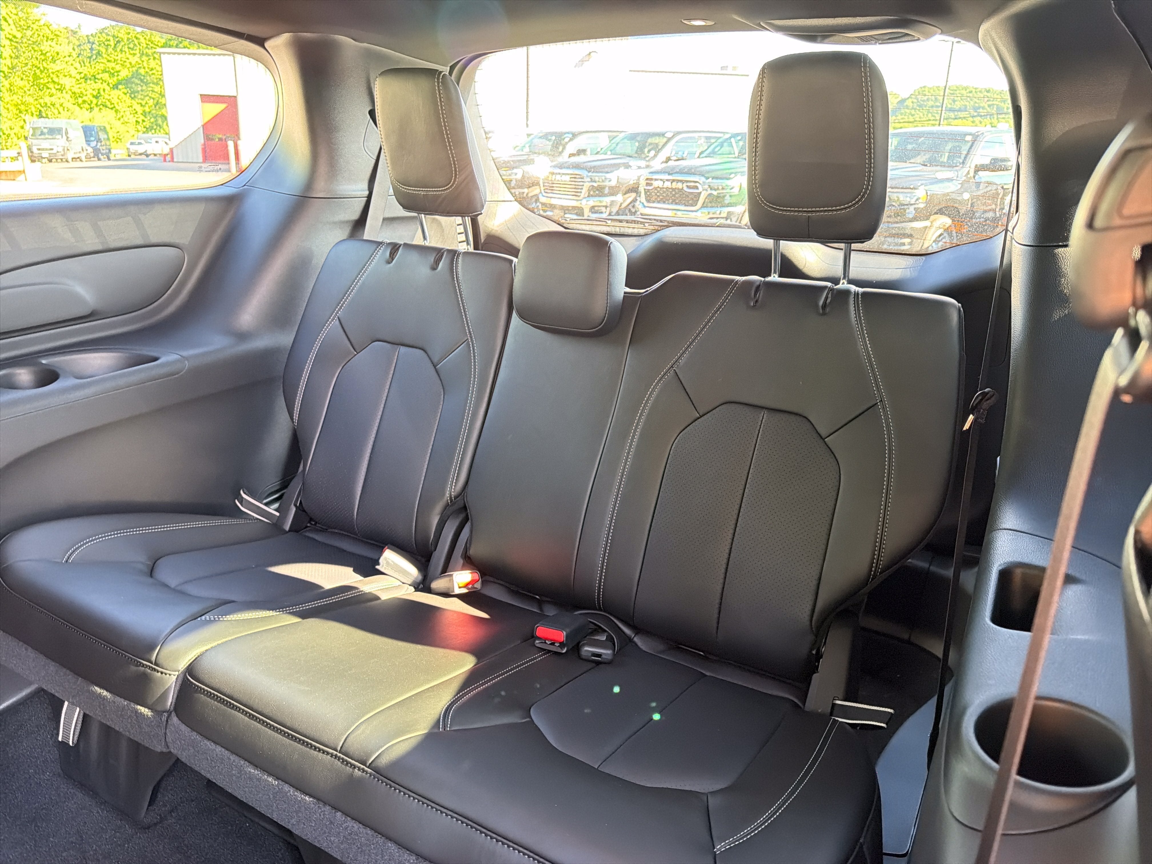 2027 Chrysler Pacifica Select