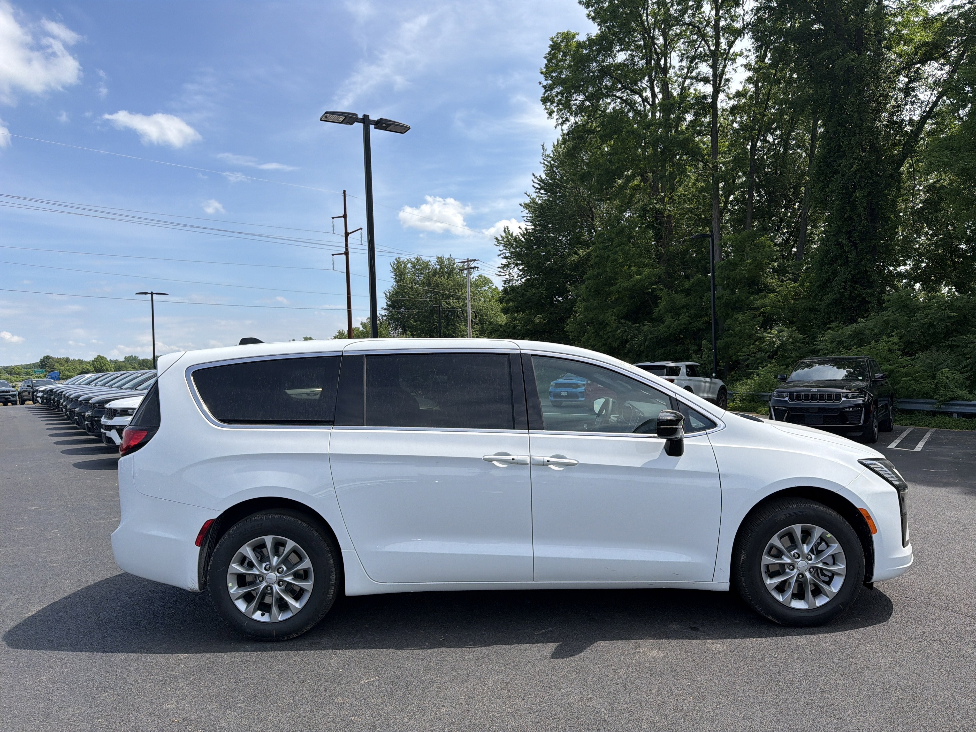 2027 Chrysler Pacifica Select