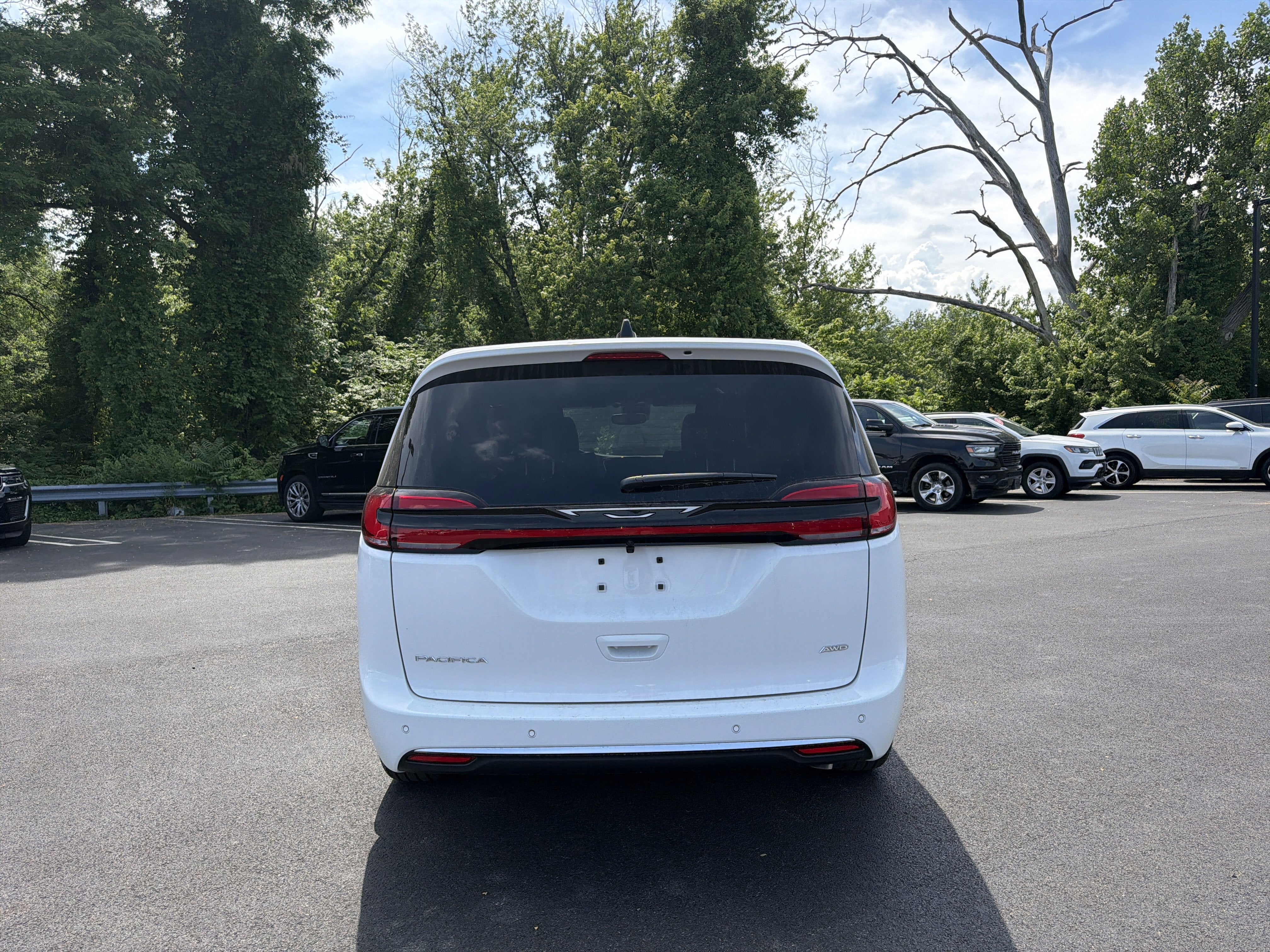 2027 Chrysler Pacifica Select