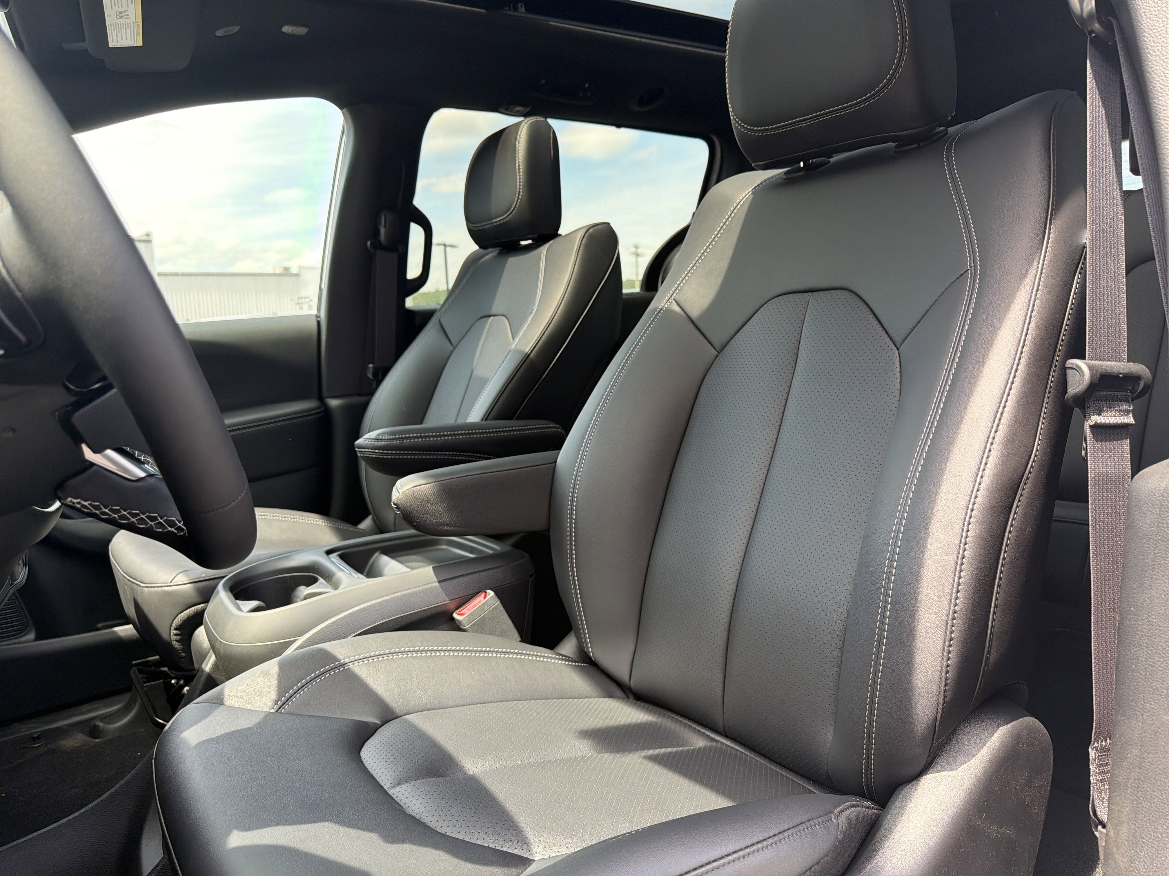 2027 Chrysler Pacifica Select