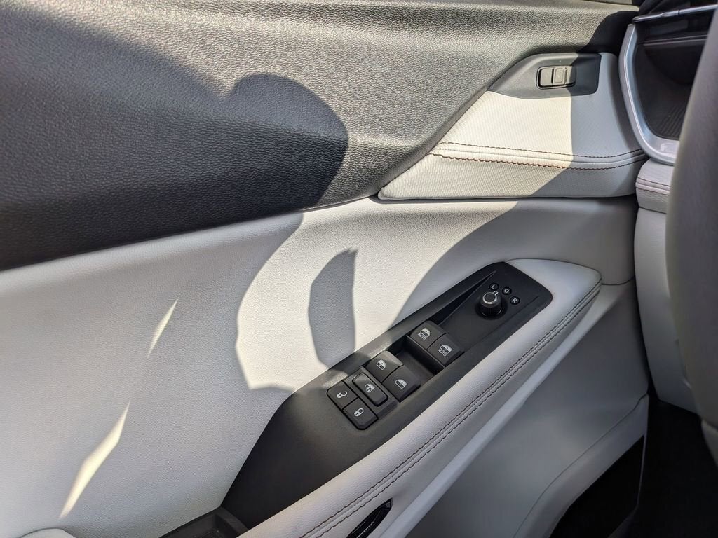 2026 Jeep Cherokee Overland