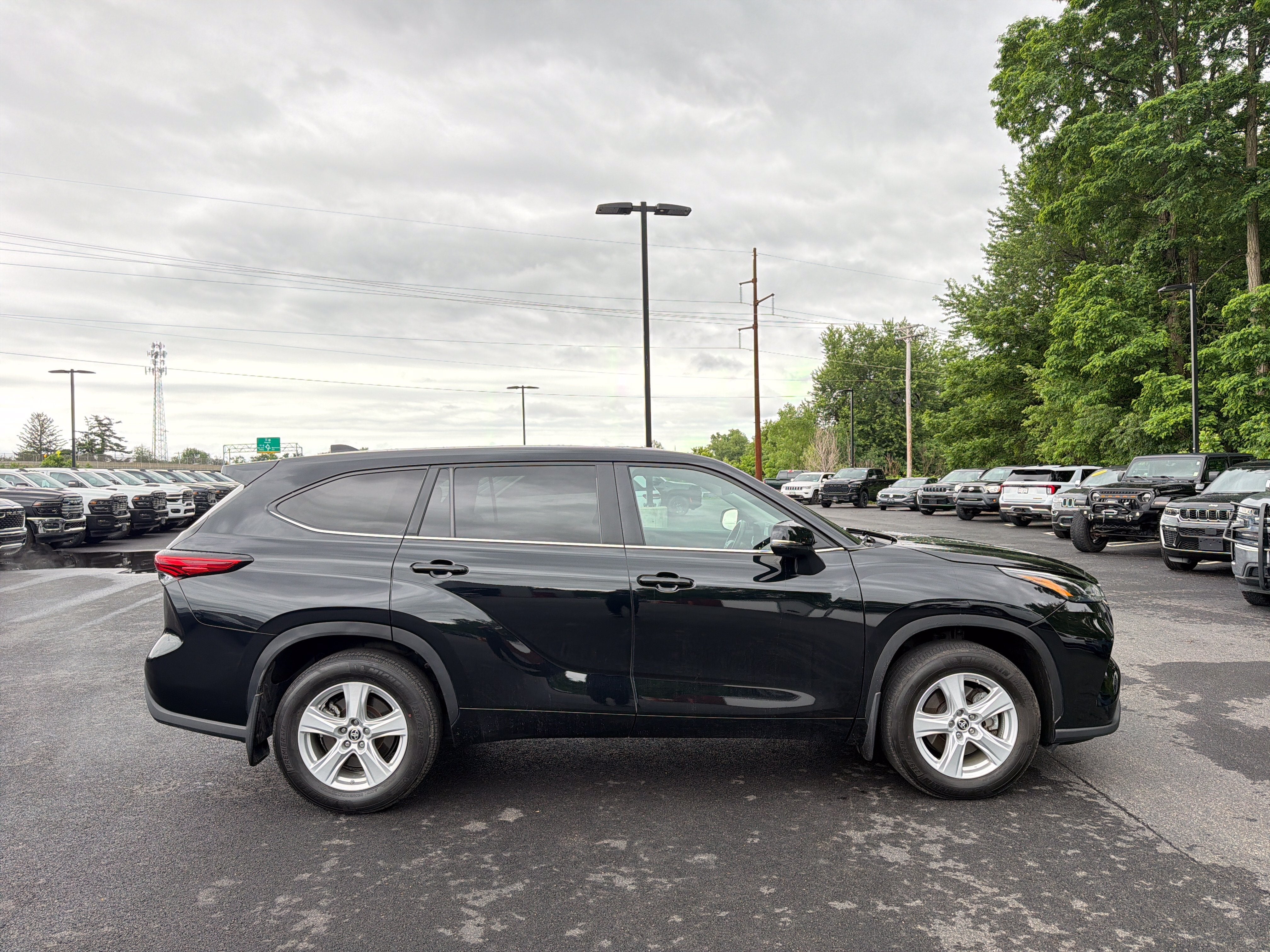 2023 Toyota Highlander LE