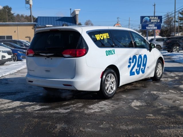 2023 Chrysler Voyager LX