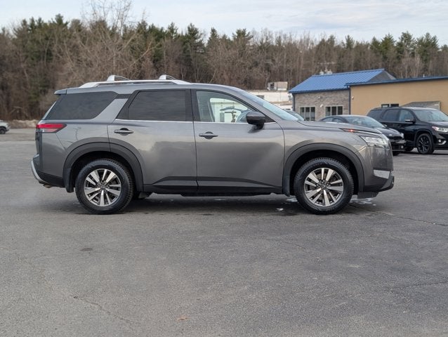 2022 Nissan Pathfinder SL