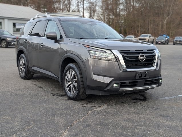 2022 Nissan Pathfinder SL