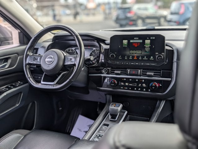 2022 Nissan Pathfinder SL