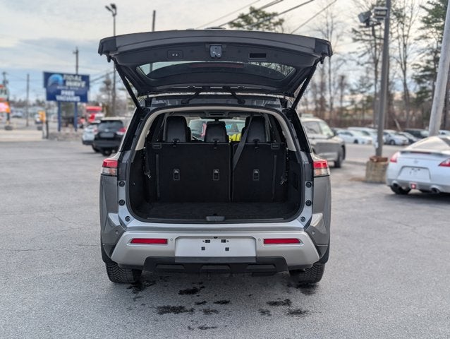 2022 Nissan Pathfinder SL