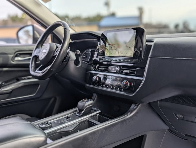 2022 Nissan Pathfinder SL