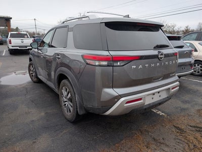 2022 Nissan Pathfinder SL