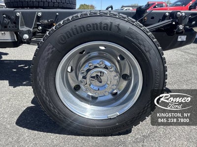 2025 Ford Chassis Cab F-550® XLT