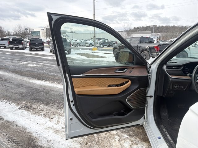 2022 Jeep Grand Cherokee Summit