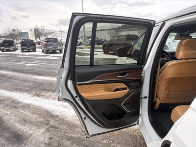 2022 Jeep Grand Cherokee Summit