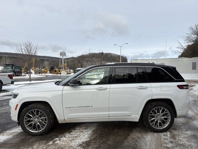 2022 Jeep Grand Cherokee Summit