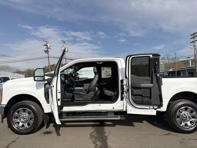 2023 Ford F-350SD Lariat