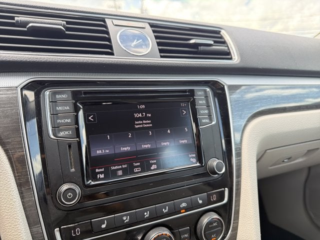 2017 Volkswagen Passat 1.8T SE
