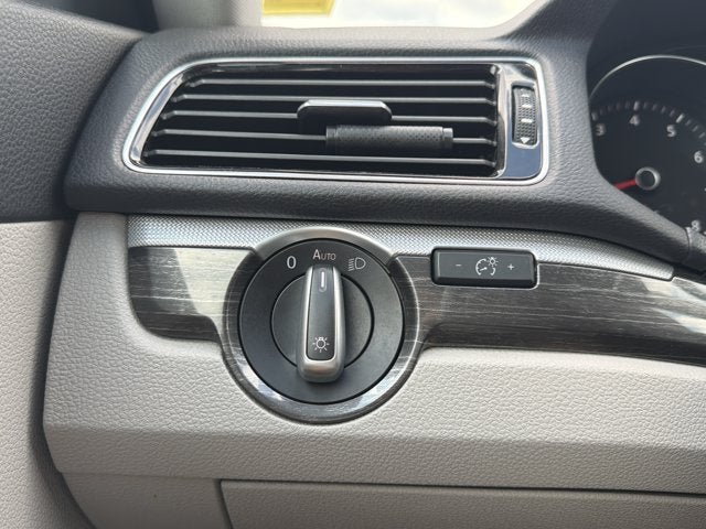 2017 Volkswagen Passat 1.8T SE