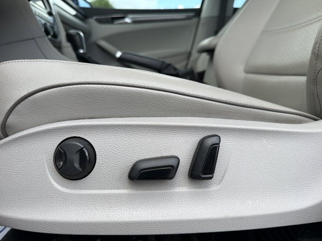 2017 Volkswagen Passat 1.8T SE