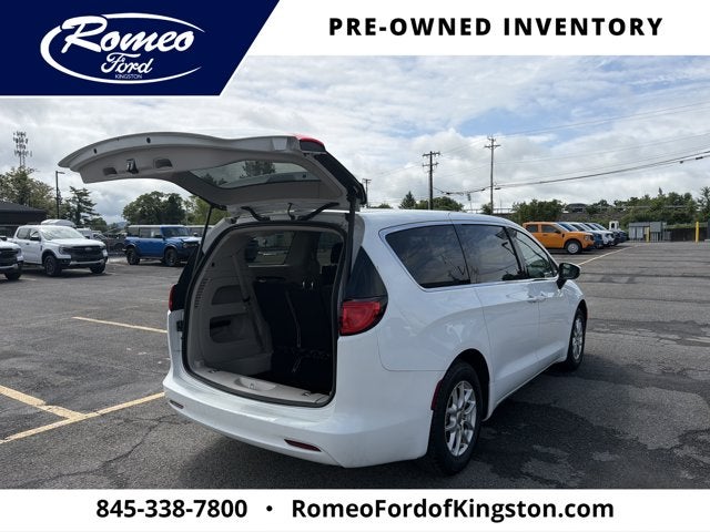 2023 Chrysler Voyager LX