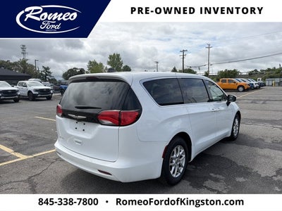 2023 Chrysler Voyager LX