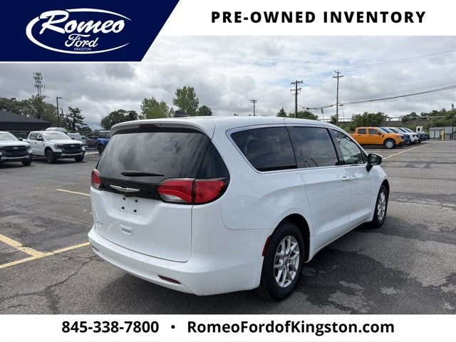2023 Chrysler Voyager LX