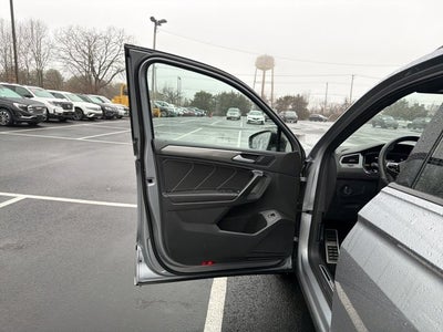 2024 Volkswagen Tiguan 2.0T SE R-Line Black