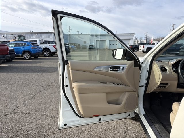 2017 Nissan Pathfinder SL