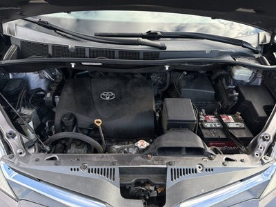 2019 Toyota Sienna XLE 8 Passenger