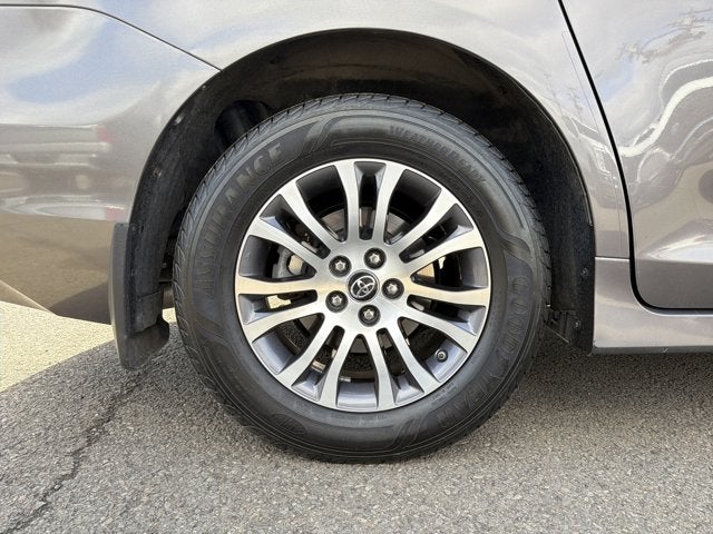 2019 Toyota Sienna XLE 8 Passenger